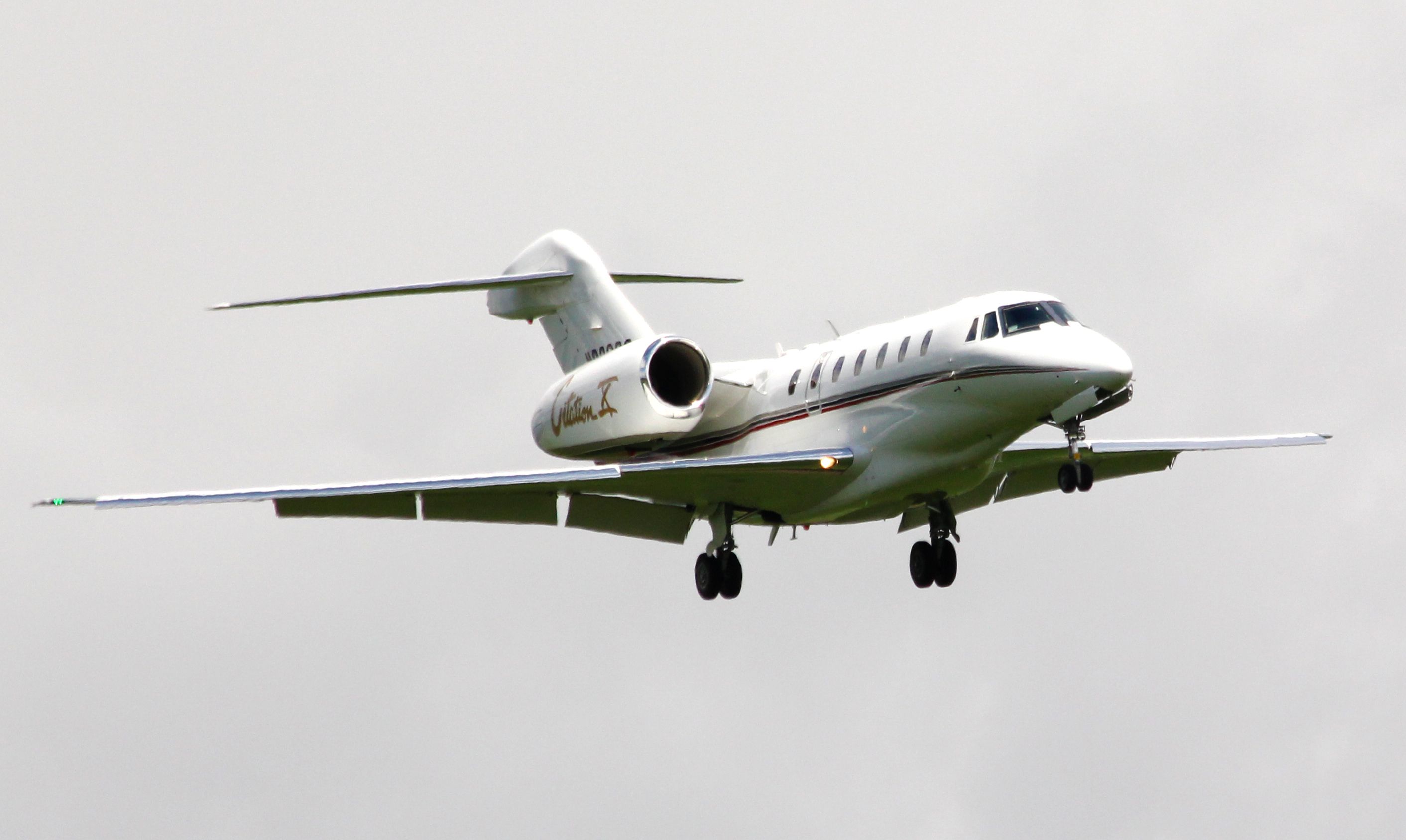 Cessna Citation X (N928QS) - Cessna Citation X landing RWY 13 Hillsboro Oregon.