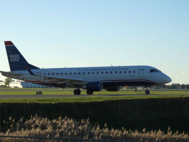 Embraer 170/175 (N120HQ)