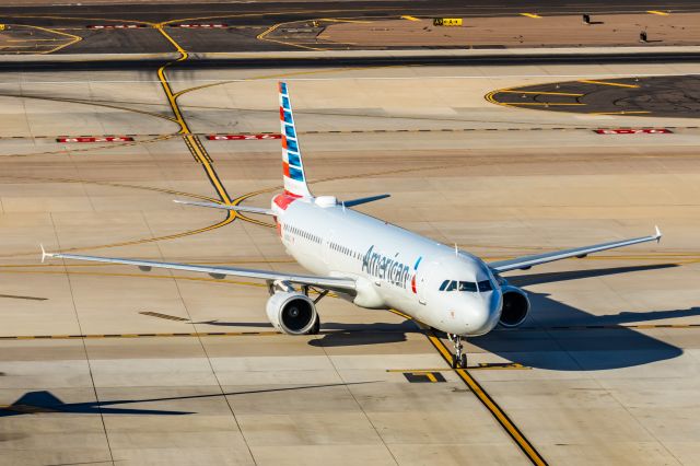 Airbus A321 (N188US) - An American Airlines A321 taxiing at PHX on 2/28/23. Taken with a Canon R7 and Canon EF 100-400 L ii lens.
