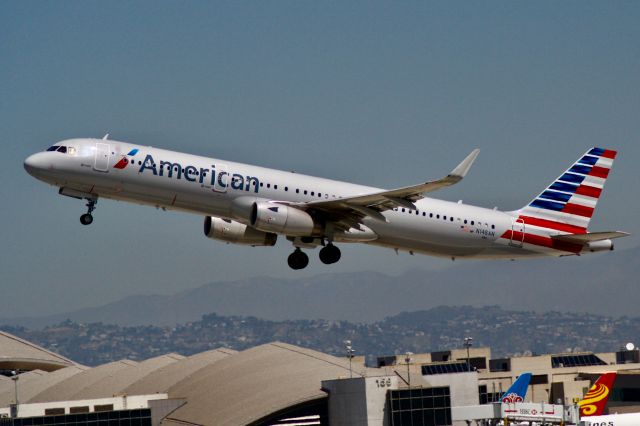 Airbus A321 (N148AN)