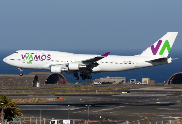 Boeing 747-400 (EC-MDS)