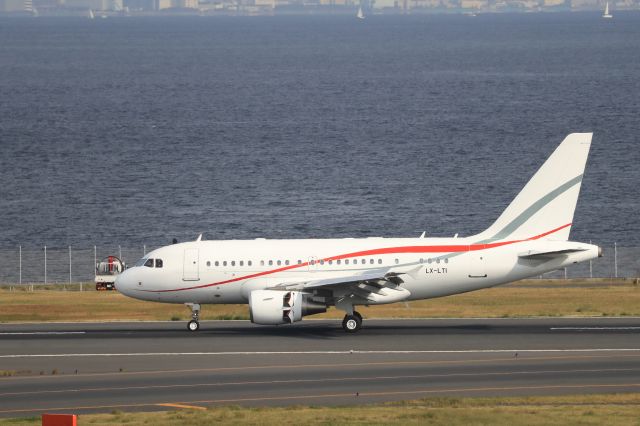 Airbus A318 (LX-LTI) - November 18th 2018:Global Jet Luxembourg,Airbus A318-112 CJ Elite.