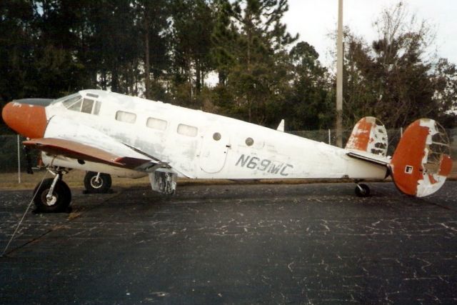 Beechcraft 18 (N69MC) - Seen here in Jan-92.  Since reregistered N2284J.  Registration cancelled 19-May-15.