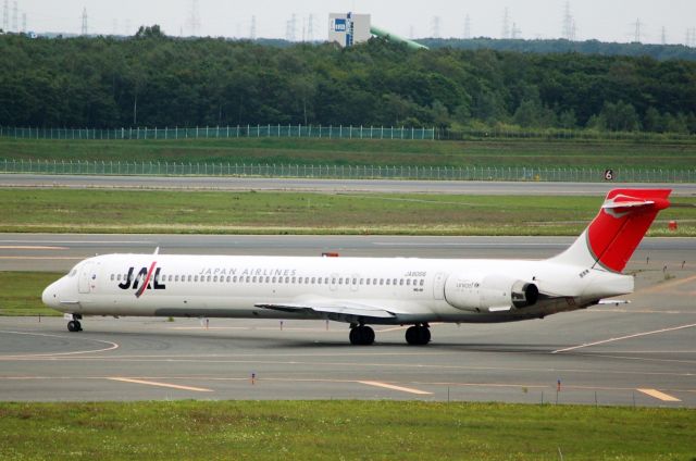 McDonnell Douglas MD-90 (JA8066) - McDonnell Douglas MD-90-30 JA8066 c/n 53356/2157