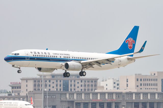 Boeing 737-700 (B-1240) - B737-81B(B-1240) Landing