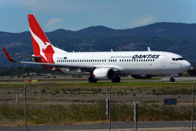 Boeing 737-800 (VH-VXJ) - On taxiway heading for take-off on runway 05. Monday, 14th April 2014.