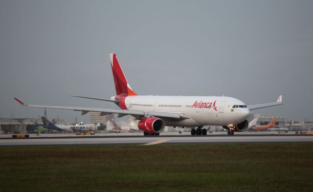 Airbus A330-200 (PR-OCK) - Moving on to the runway on the evening of the 20th of July, 2018.