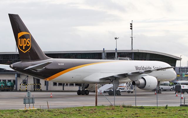 Boeing 757-200 (N428UP) - ups b757-24apf n428up at shannon 13/11/18.
