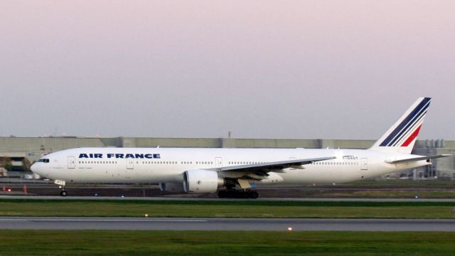 Boeing 777-200 (F-GSQT)