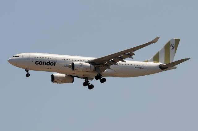 Airbus A330-200 (D-AICY) - Condor 2038 heavy on final to runway 4R