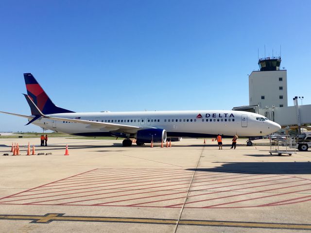 Boeing 737-900 (N843DN) - Equipment swap from the normal 717.