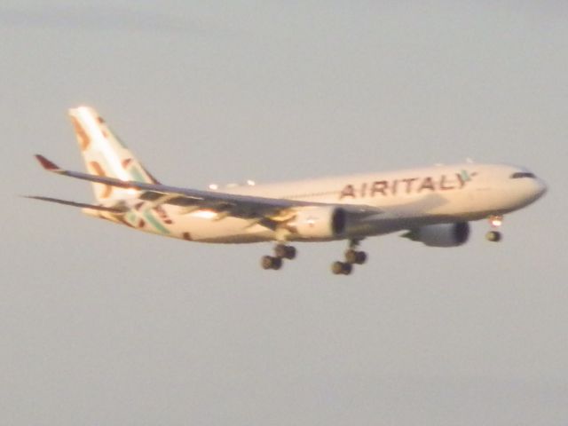 Airbus A330-200 (EI-GGO)