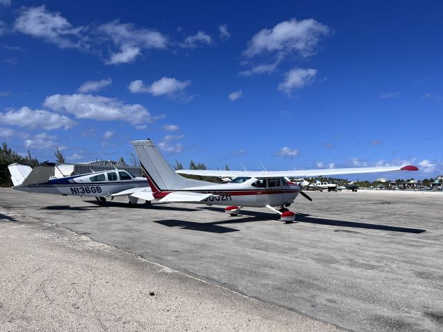 Cessna Skylane (N9802H)