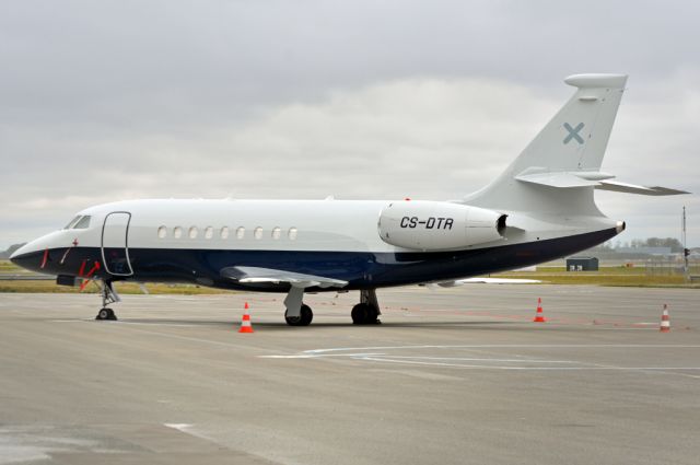 Dassault Falcon 2000 (CS-DTR) - Parked