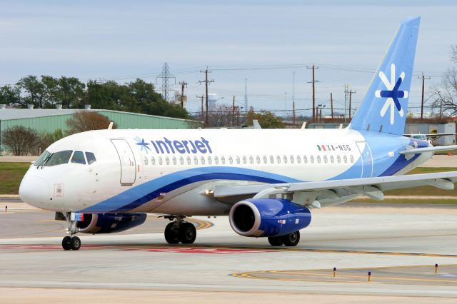 Sukhoi Superjet 100 (XA-NSG)