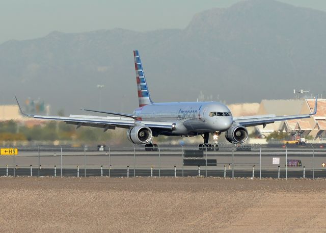 Boeing 757-200 (N942UW)