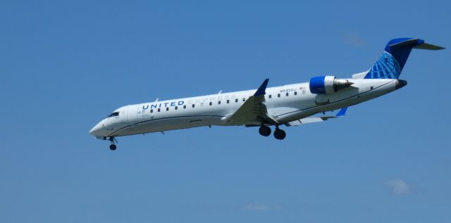 Canadair Regional Jet CRJ-700 (N545GJ) - On short final is this 2006 United Express Canadair Regional Jet 550 from the Spring of 2022.