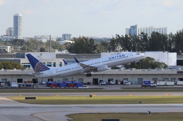 Boeing 737-900 (N75429) - United Airlines (UA) N75429 B737-924 ER [cn30130]br /Fort Lauderdale (FLL). United Airlines flight UA1853 departs for Washington Dulles (IAD).br /Taken from Terminal 1 car park roof level br /2018 04 07br /a rel=nofollow href=http://alphayankee.smugmug.com/Airlines-and-Airliners-Portfolio/Airlines/AmericasAirlines/United-Airlines-UAhttps://alphayankee.smugmug.com/Airlines-and-Airliners-Portfolio/Airlines/AmericasAirlines/United-Airlines-UA/a