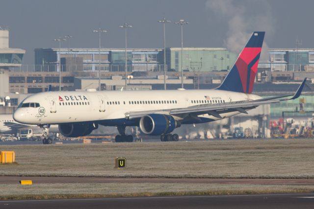 Boeing 757-200 (N709TW) - DAL421 from JFK slowing on 23R in the morning haze after the fog cleared for a short period