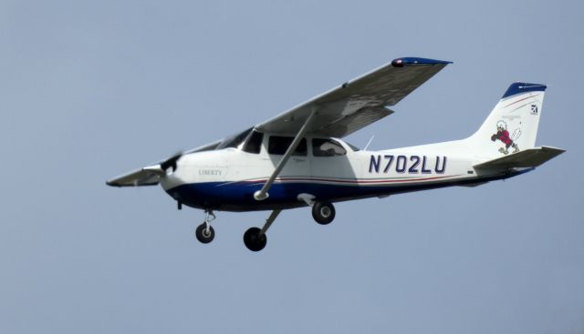 Cessna Skyhawk (N702LU) - On final is this 2014 Cessna 172S Skyhawk SP in the Autumn of 2014. Kudos to "Sparky" the Eagle riding the tail.