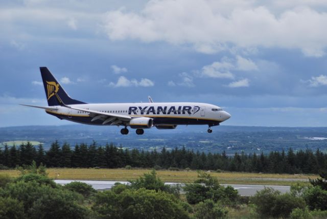 Boeing 737-800 (EI-DYE)