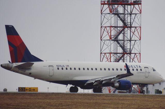 Embraer 175 (N205JQ) - Delta Connection E175 arriving into Buffalo via Runway 32