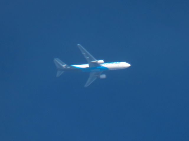 BOEING 767-300 (N1327A)