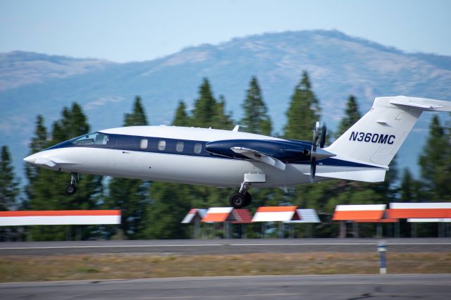 Piaggio P.180 Avanti (N360MC)