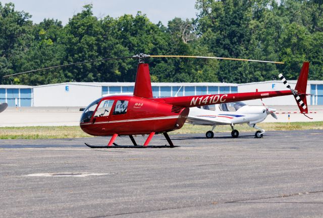 Robinson R-44 (N141DC)