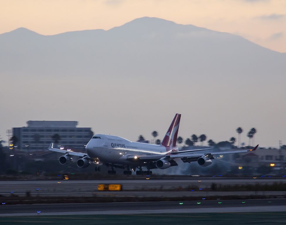 Boeing 747-200 (VH-OJM) - After a big kangaroo hop from Australia across the Pacific Ocean, this big Boeing 747 is making a pre-dawn arrival to runway 24R, LAX, Los Angeles, California USA