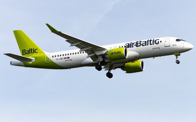 Airbus A220-300 (YL-ABC)
