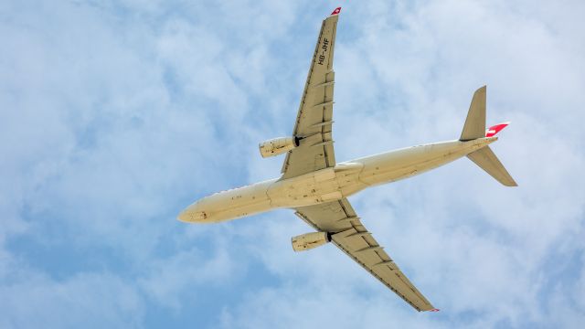 Airbus A330-300 (HB-JHF)