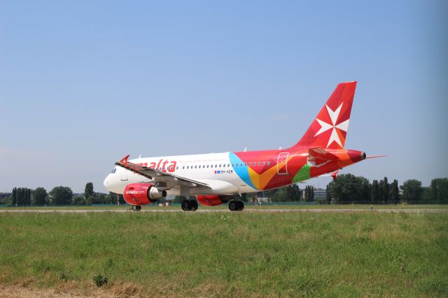 Airbus A319 (9H-AEM)