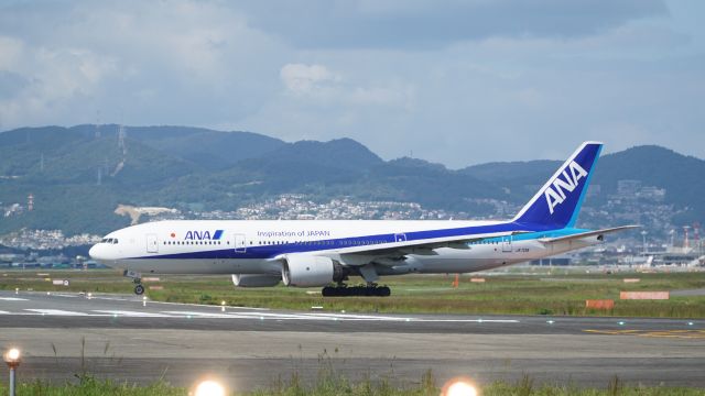 Boeing 777-200 (JA701A)