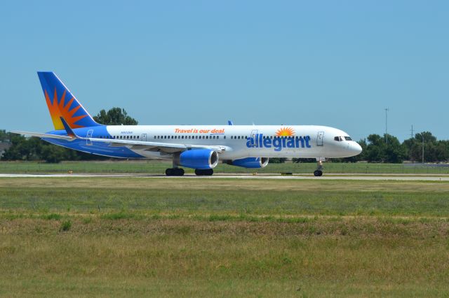 Boeing 757-200 (N903NV)