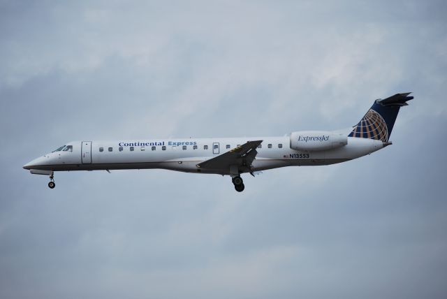 Embraer ERJ-145 (N13553) - Approaching 18L - 10/23/09