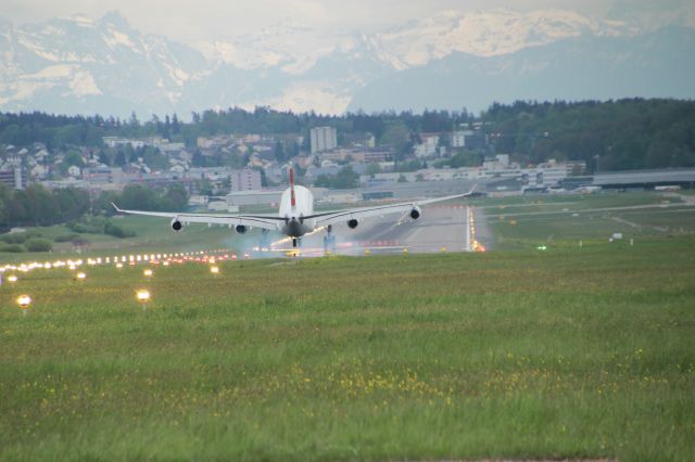 Airbus A330-300 (HB-JMM)