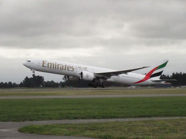 BOEING 777-300ER (A6-ECG) - This Emirates 777-300ER has just taken off from Christchurch Intl Airport.