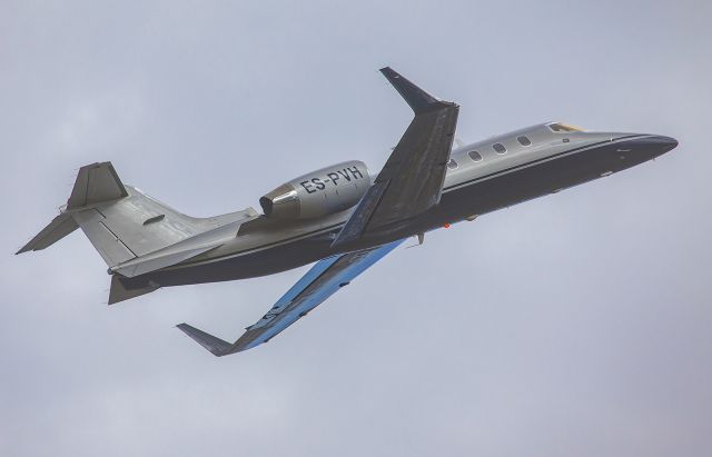 Learjet 31 (ES-PVH)