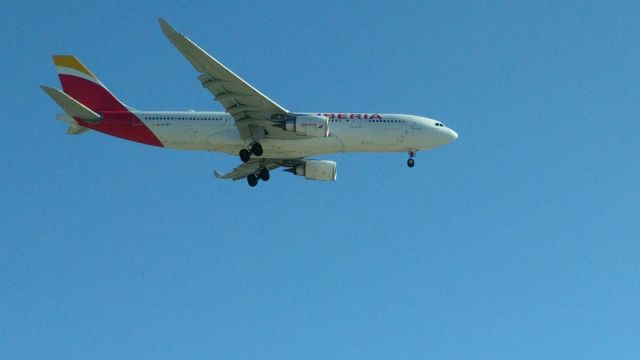 Airbus A330-200 —