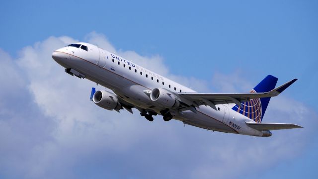 Embraer 175 (N205SY) - SKW5739 on rotation from Rwy 16R for a flight to SFO on 8.22.19. (ERJ-175LR / cn #17000636).