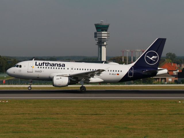 Airbus A319 (D-AILK) - Passerelle spotter 07 R-25 L. From Frankfurt EDDF.