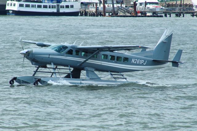 Cessna Caravan (N261PJ) - A Fly The Whale Charter (Lima NY Corp.) Cessna 208B Grand Caravan EX Amphibian taxiing to the 23rd Street Seaplane Base in the East River, New York City after landing on 7/15/22.