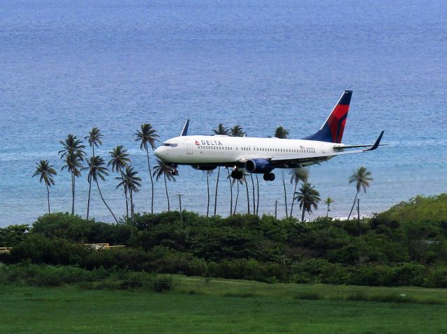 Boeing 737-800 (N398DA)