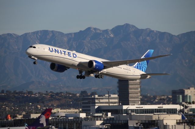 BOEING 787-10 Dreamliner (N12010)