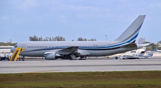 BOEING 767-200 (N767MW)