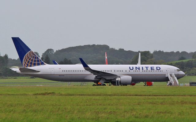 BOEING 767-300 (N657UA) - united b767-322er n657ua outside a hanger at shannon after diverting in earlier due to severe turbulence and 12 passengers had to be taken to hospital while routing from houston to heathrow 31/8/16.