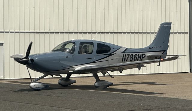 Cirrus SR-22 (N786HP)