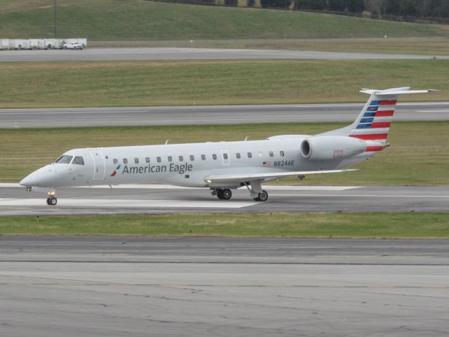 Embraer ERJ-135 (N824AE)