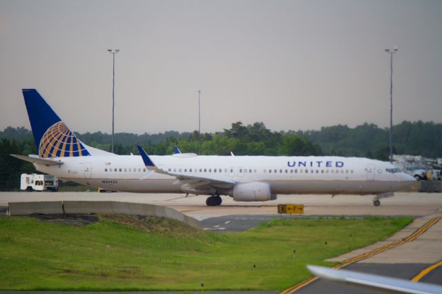 Boeing 737-900 (N34455) - N34455 United Airlines Boeing 737-924 (ER)(WL) at the Washington Dulles International Airport (IAD)